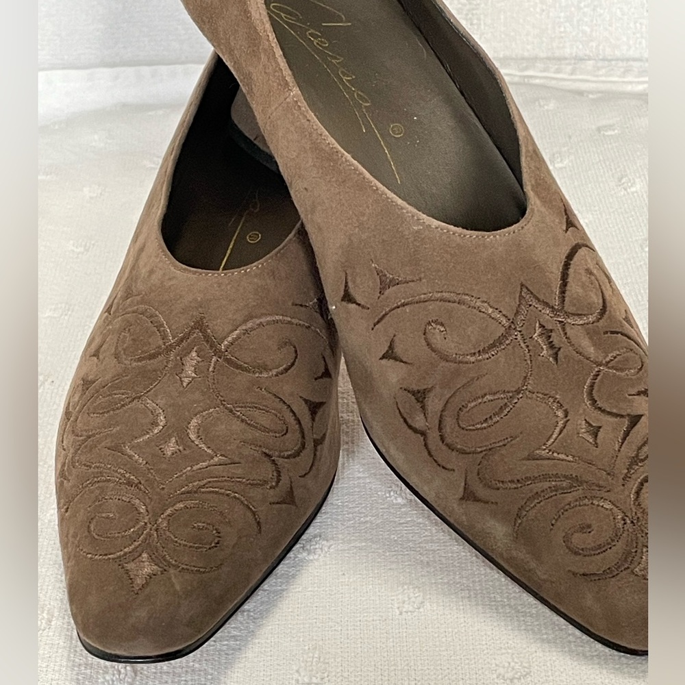 Suede Caressa pumps with decorative stitching on the toe.  Size 9 Narrow.
